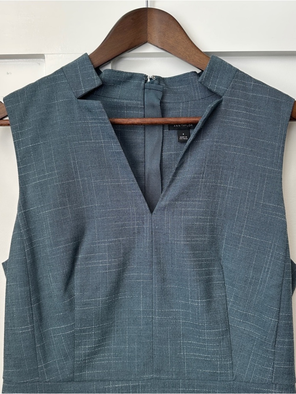 Ann Taylor Sleeveless Teal Sheath Dress with V-Notch - Picture 3 of 7